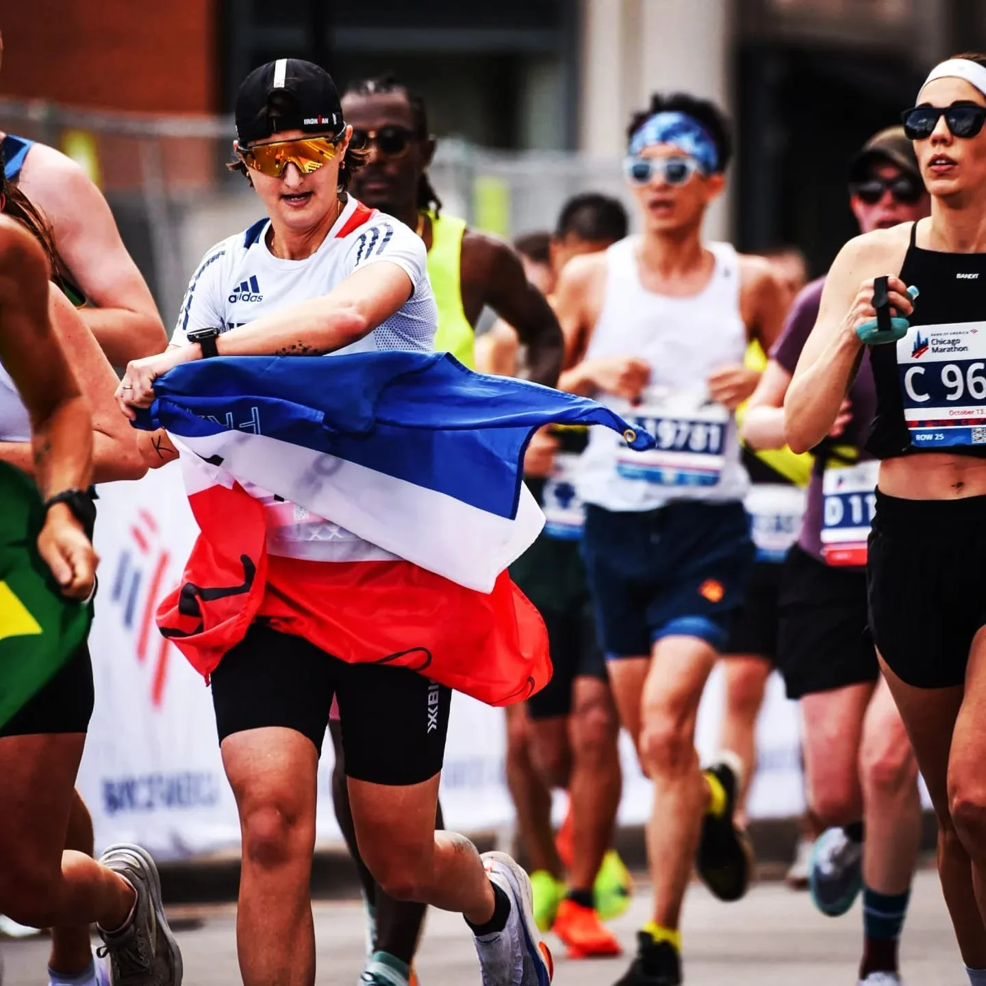 Emilie running a marathon carrying the French flag